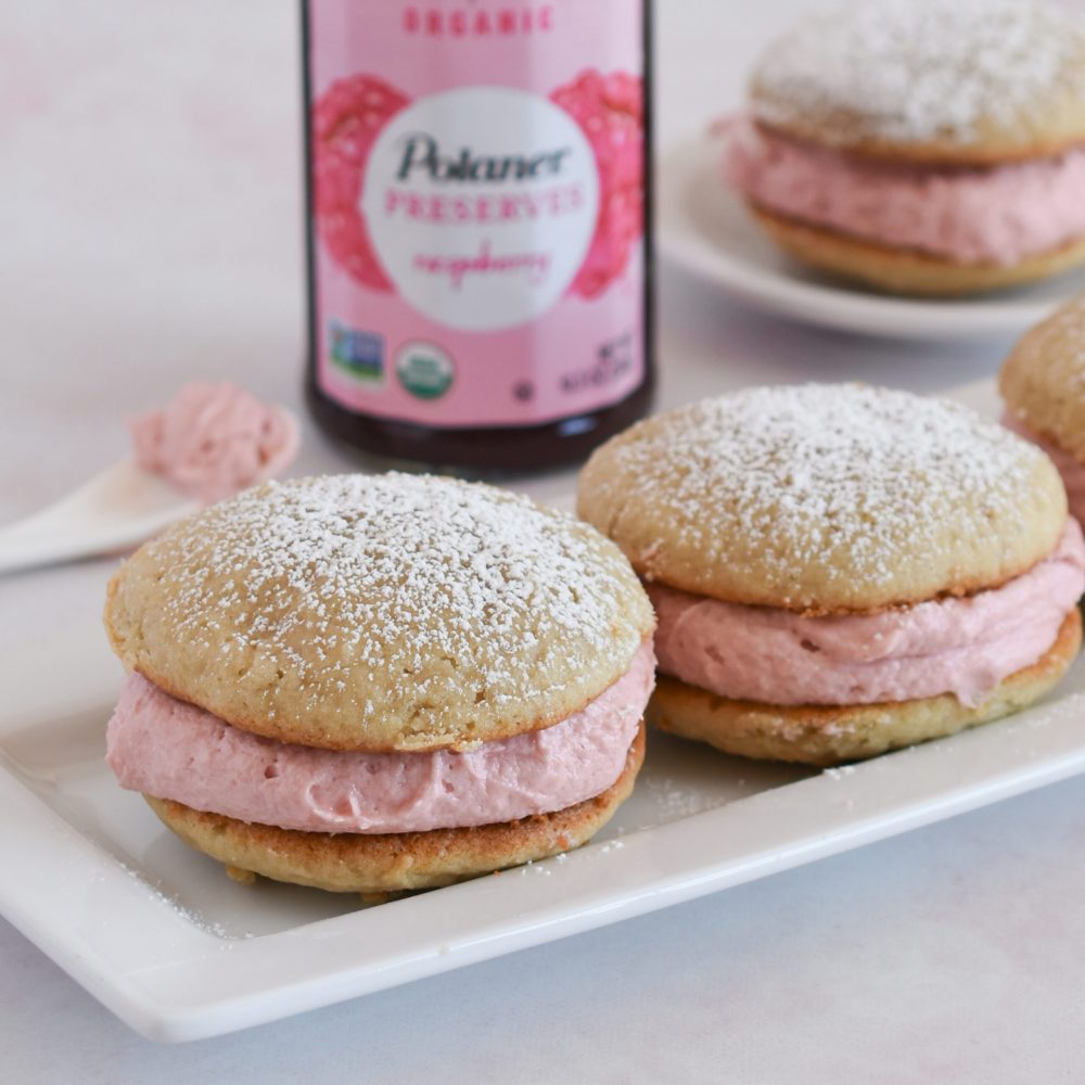 Raspberry Whoopie Pies (4) Raspberry Whoopie Pies (4)