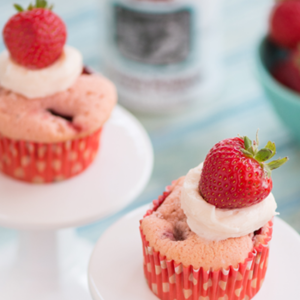 Strawberry-Cream-Cupcakes-Web-p7vaix3mvee055wtpeb55rqxxklh5wn31zgy03ql8w