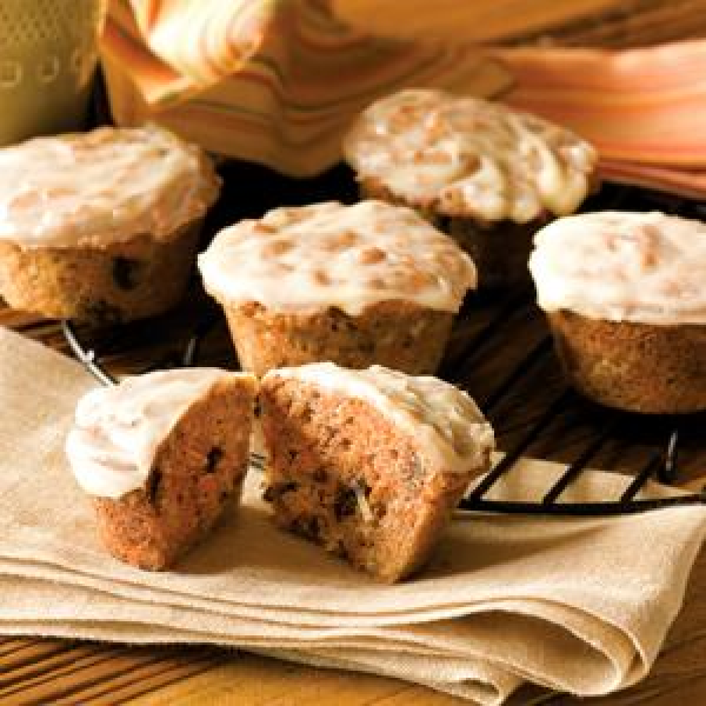 carrot-muffins-with-cream-cheese-glaze